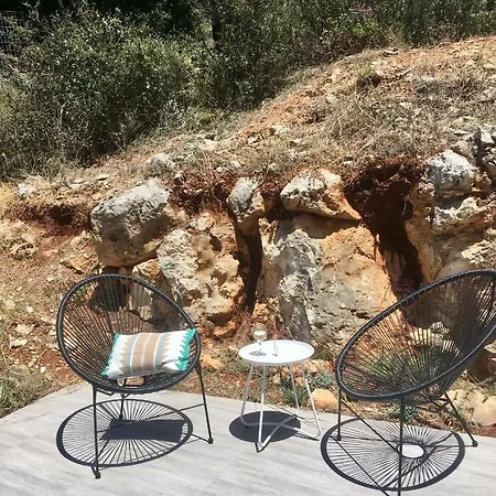 Belam, Entre Montagne Et فيلة